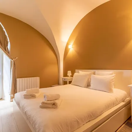 Les Voutes De Saturnin Apartment *