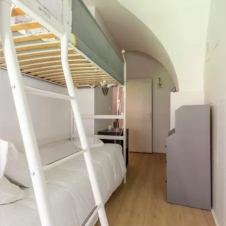 Apartment Les Voutes De Saturnin