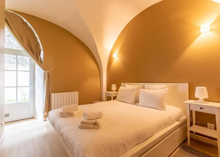 Les Voutes De Saturnin Apartment *